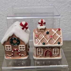Cracker Barrel Gingerbread House Tree Salt & Pepper Shaker Set  New